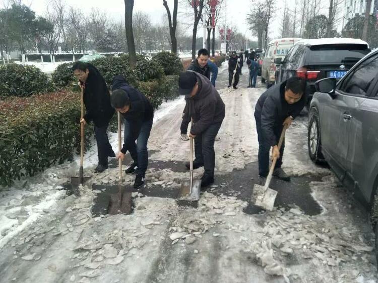 【三秦大地 西安】感謝你們浴“雪”奮戰 守護這座城市的溫暖