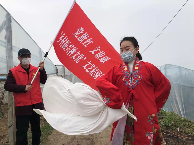 （暫不審核）“黨旗紅，文旅融” “文藝輕騎小分隊”走進田間地頭_fororder_WechatIMG9