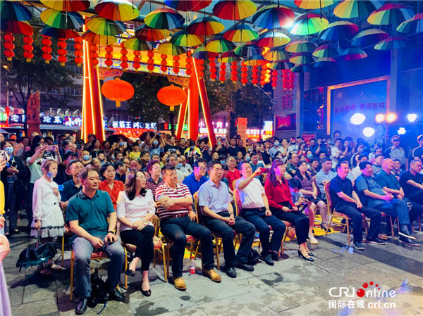 “夜經濟”擦亮古都文化名片 西安市新城區民樂園文化夜市“開集”