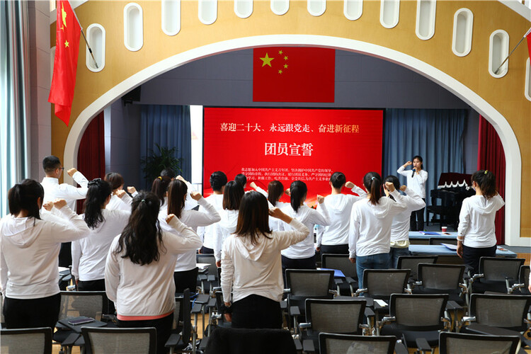 慶祝建團百年 激昂青春奮鬥  　　航天學校開展慶祝五四青年節主題活動_fororder_2四幼宣誓