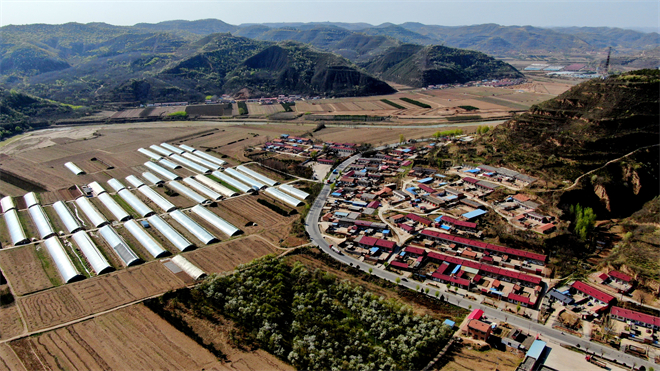 （待審）國網陜西電力：助力鄉村振興跑出“加速度”_fororder_國網陜西電力助力美麗鄉村建設（劉浩攝）