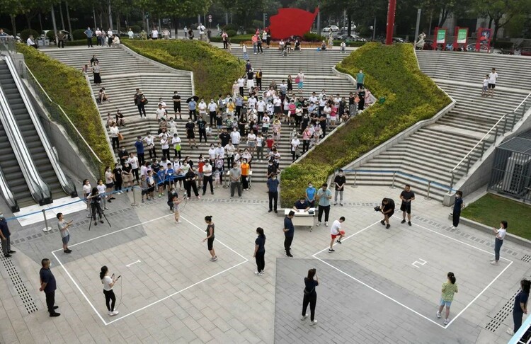 西安市首屆社區運動會經開區分賽區選拔賽火熱開展_fororder_跳繩比賽場地