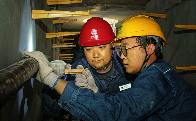 國網陜西電力：乘“峰”破浪正當時 揮汗如雨保清涼_fororder_微信圖片_20220812142116_副本