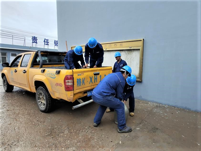 與時間賽跑 同風雨作戰——國網榆林供電公司全力做好防汛保電工作側記_fororder_圖片2_副本2