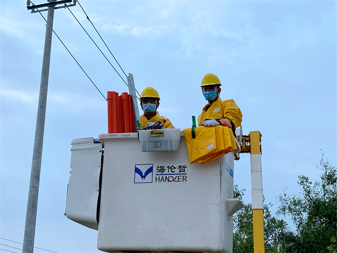 國網西安市閻良區供電公司：帶電作業“電亮”校園_fororder_微信圖片_20220826171019