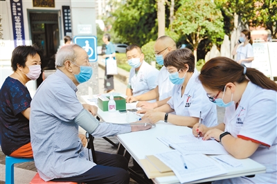 “七彩過週末 文明進社區” 首場活動走進紅專南路社區