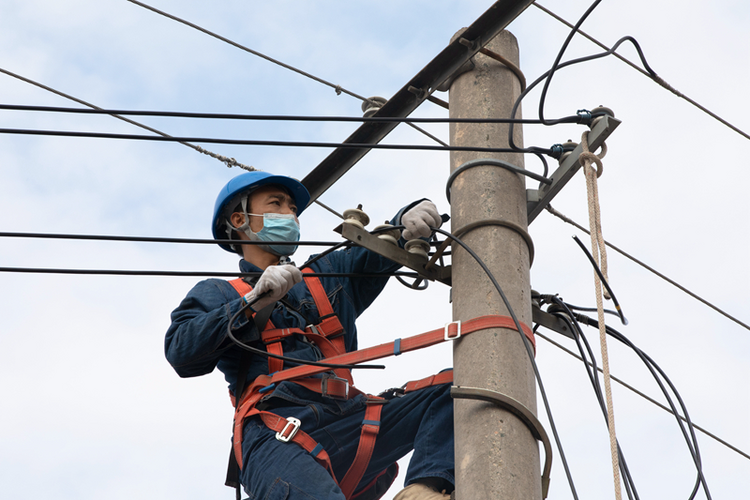 國網渭南供電公司：整治架空線纜 提升運行質效_fororder_圖片3