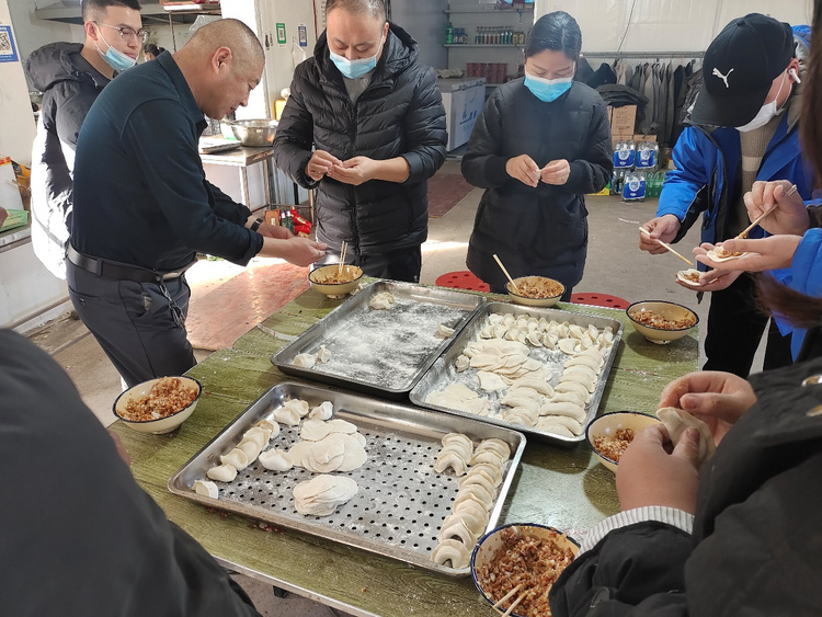 中冶天工北方公司河南開封祥符區全民健身中心項目部舉辦“包餃子，連情誼，迎冬至”活動_fororder_圖片5