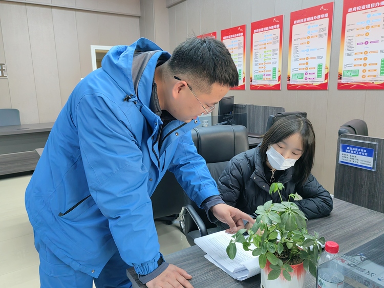 靖邊：厚植高品質發展沃土_fororder_企業在工作專班辦理相關事項