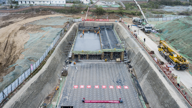 西安航天基地市政項目首節綜合管廊完成主體施工_fororder_中鐵七局西安航天基地市政項目完成綜合管廊首節主體結構施工1 (2)