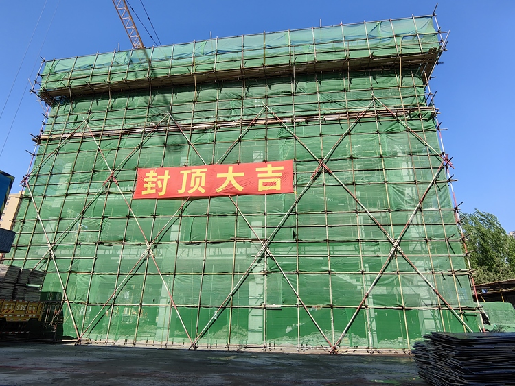 中鐵七局承建的長春新區慧谷一校擴建項目綜合樓主體結構順利封頂_fororder_長春新區慧谷一校擴建項目綜合樓主體結構順利封頂 (1)