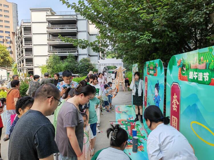 西安市雁塔區電子城街辦廣交社區舉辦“國風古韻端午遊園會”