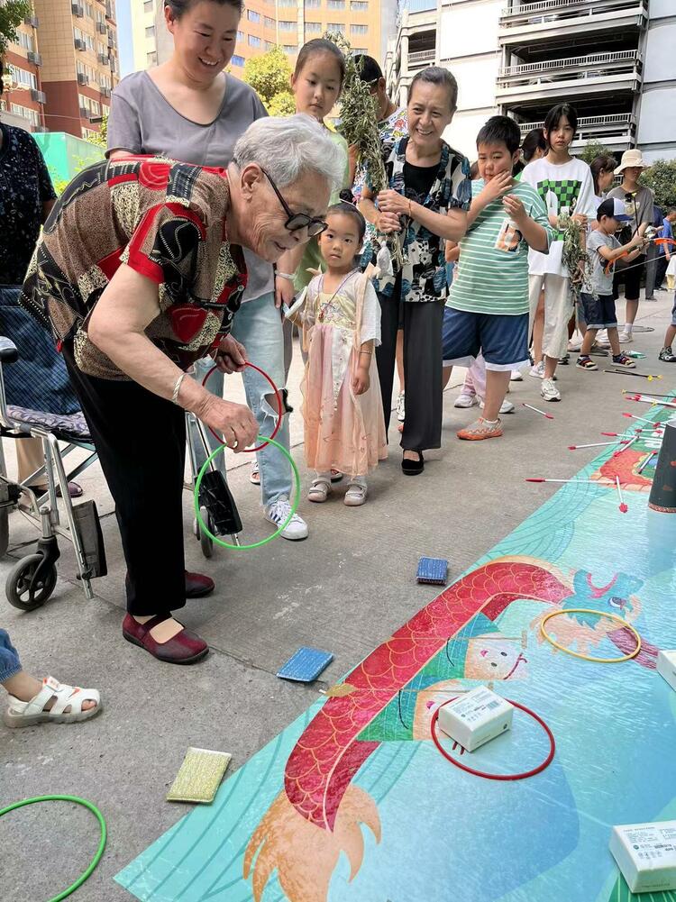 西安市雁塔區電子城街辦廣交社區舉辦“國風古韻端午遊園會”