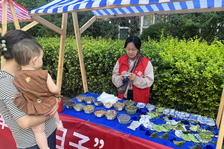 西安市雁塔區電子城街辦廣交社區舉辦“國風古韻端午遊園會”