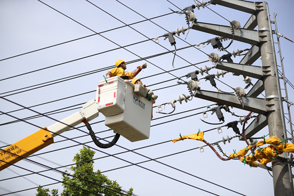 戰高溫、鬥酷暑 全力守護夏日“清涼”——國網西鹹新區供電公司迎峰度夏保供電側記_fororder_圖片2