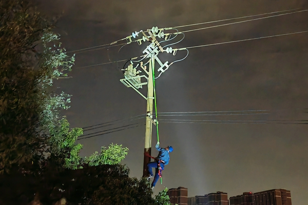 戰高溫、鬥酷暑 全力守護夏日“清涼”——國網西鹹新區供電公司迎峰度夏保供電側記_fororder_圖片3