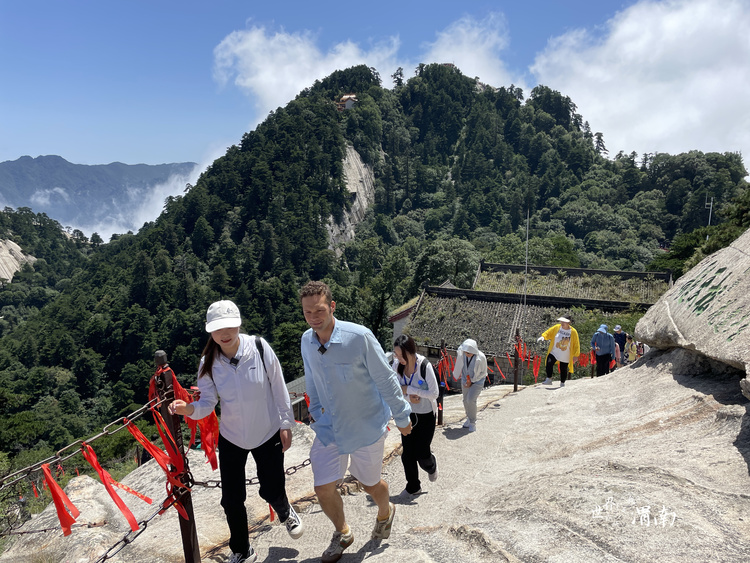 【陜耀國際】跨越山海和世界“牽手” 烏克蘭主播探訪陜西秘境——華山_fororder_微信圖片_20230821175623