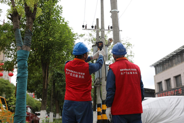 國網陜西電力：巡線測溫  護航清涼_fororder_圖片17