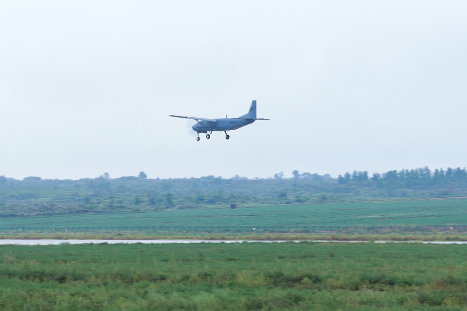 華鷹航空自主研發HE-1大型多功能固定翼無人機成功首飛_fororder_微信圖片_20240907144228