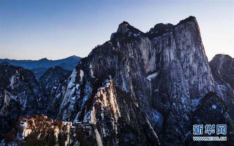 晚霞中的西嶽華山