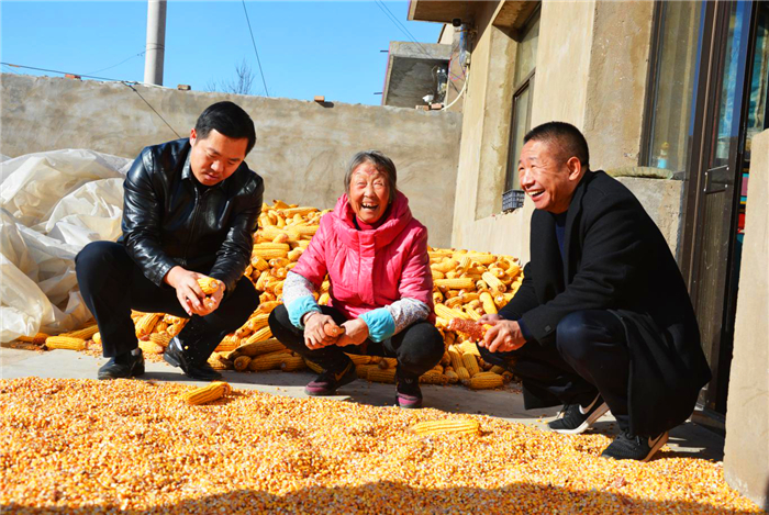 陜西神木六旬老人張臘花喜曬“脫貧帳單”