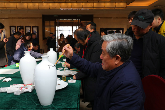 【中首  陜西  圖】景德鎮陶瓷藝術展在延安開幕