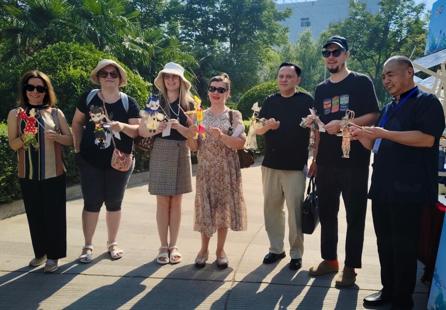 跟著非遺遊渭南  沉浸式體驗讓外國友人愛上中國文化_fororder_微信圖片_20250613102844