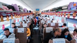 新春走基層丨 溫暖回家路 西安工會護航勞動者“愛心專列”再啟程