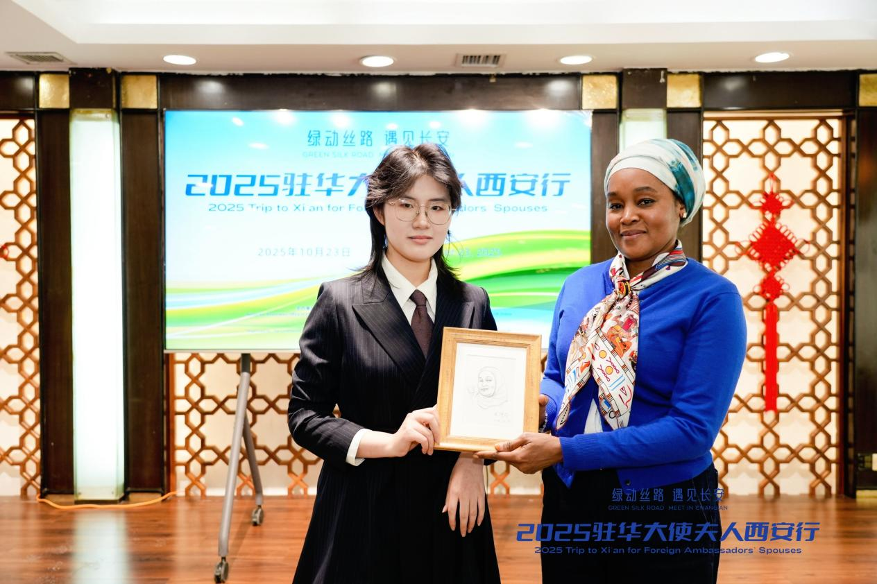 “畫”説絲路：青年小畫家史鐘簡探索“藝術+外交+文化傳播”新路徑 用特殊禮物打動大使夫人_fororder_圖片20