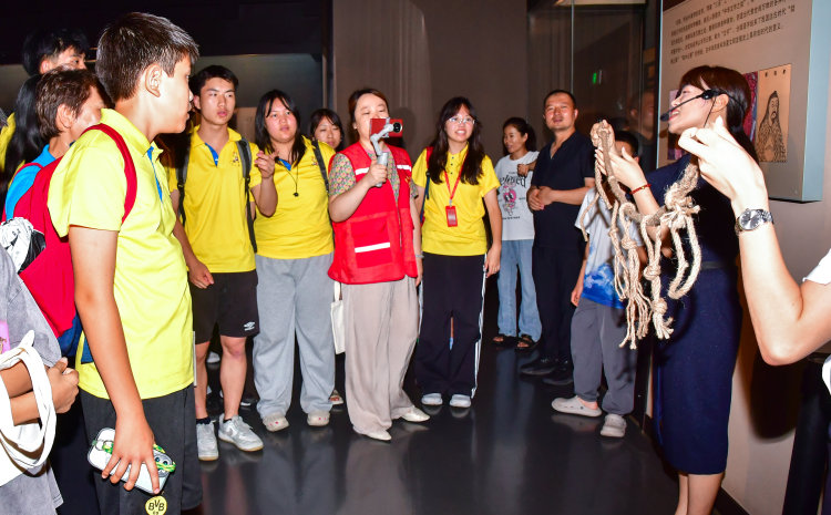 華裔學生的“文化尋根”之旅：探秘渭南市博物館漢字與植物印染魅力_fororder_82
