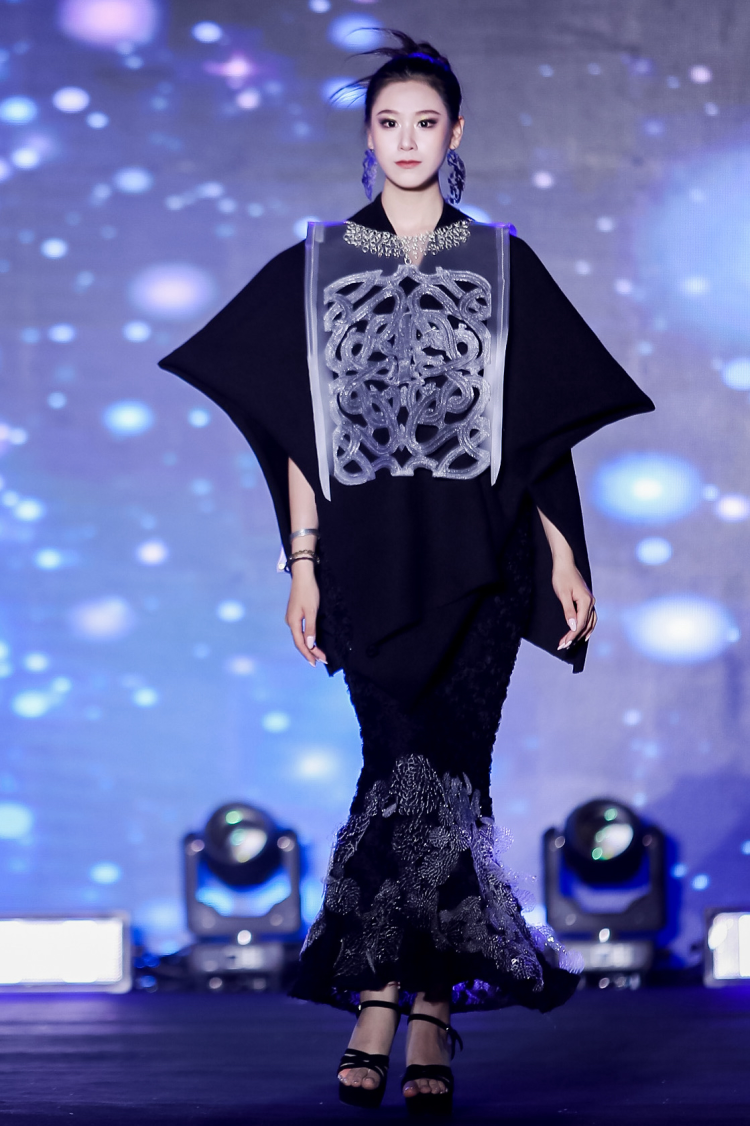 “黃河博彩 渭耀錦裳”陜科大服裝設計作品動態展在渭南舉行_fororder_圖片20