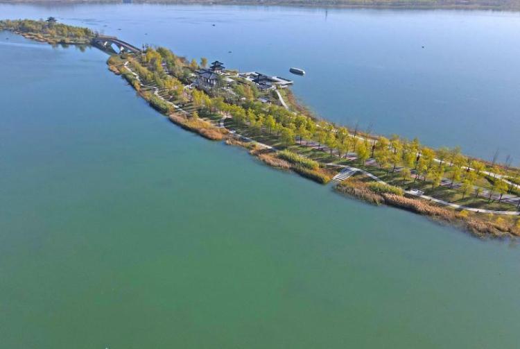 水韻織就初冬美景