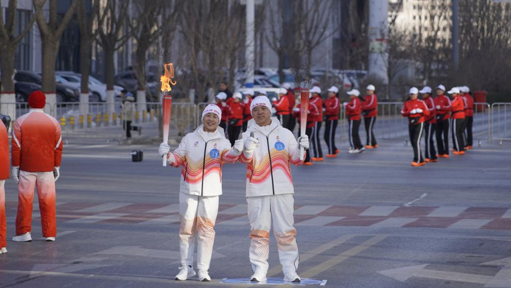 省一冬會火炬傳遞走進靖邊 冰雪激情點亮塞上綠洲_fororder_圖片5