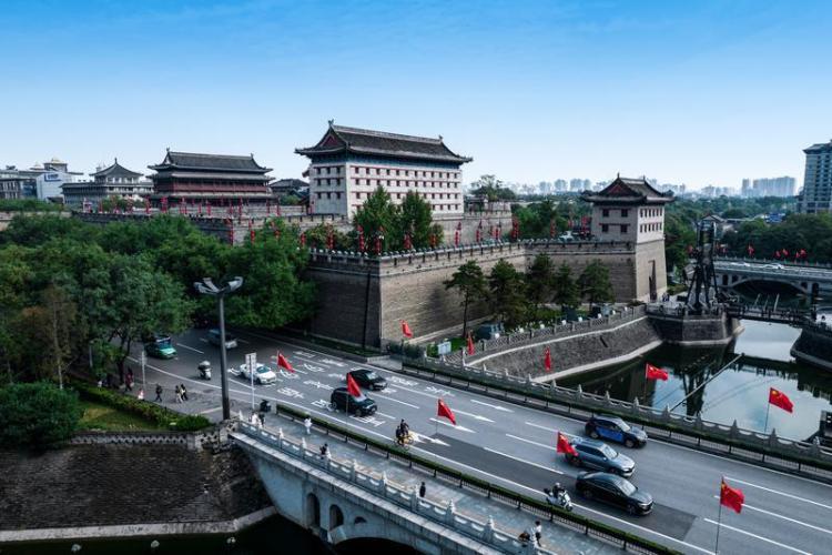 雙節將至 古城西安節日氛圍濃厚