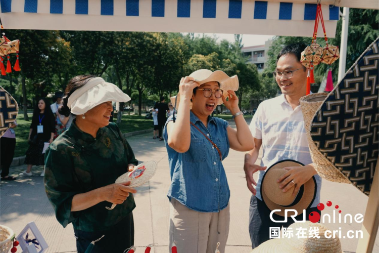跟著非遺遊渭南  沉浸式體驗讓外國友人愛上中國文化_fororder_圖片6