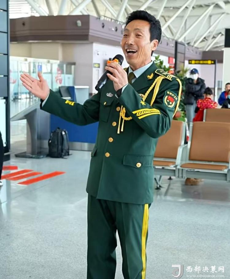 熱氣騰騰的中國年 | 榆林：人潮裏飄歌聲，歸途中藏年味