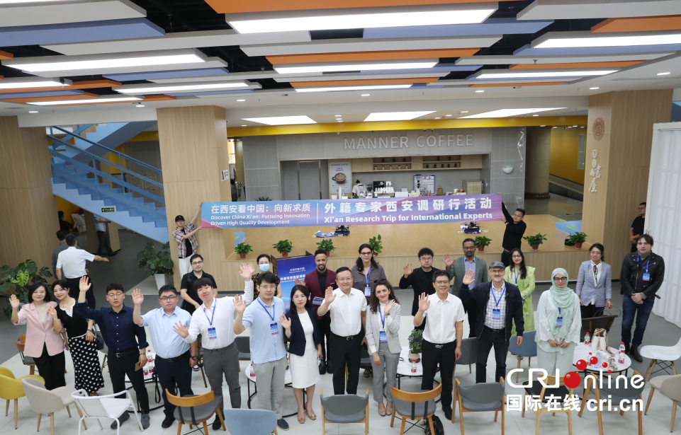 “硬科技+跨境電商”雙輪驅動 外籍專家探秘碑林的“逆生長”密碼_fororder_圖片1_副本