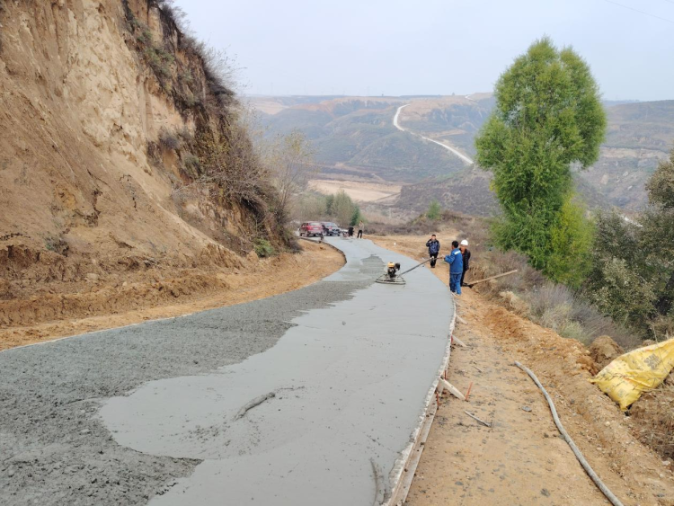 榆林府谷:織密通村“公路網” 係牢村道“安全帶”_fororder_圖片9