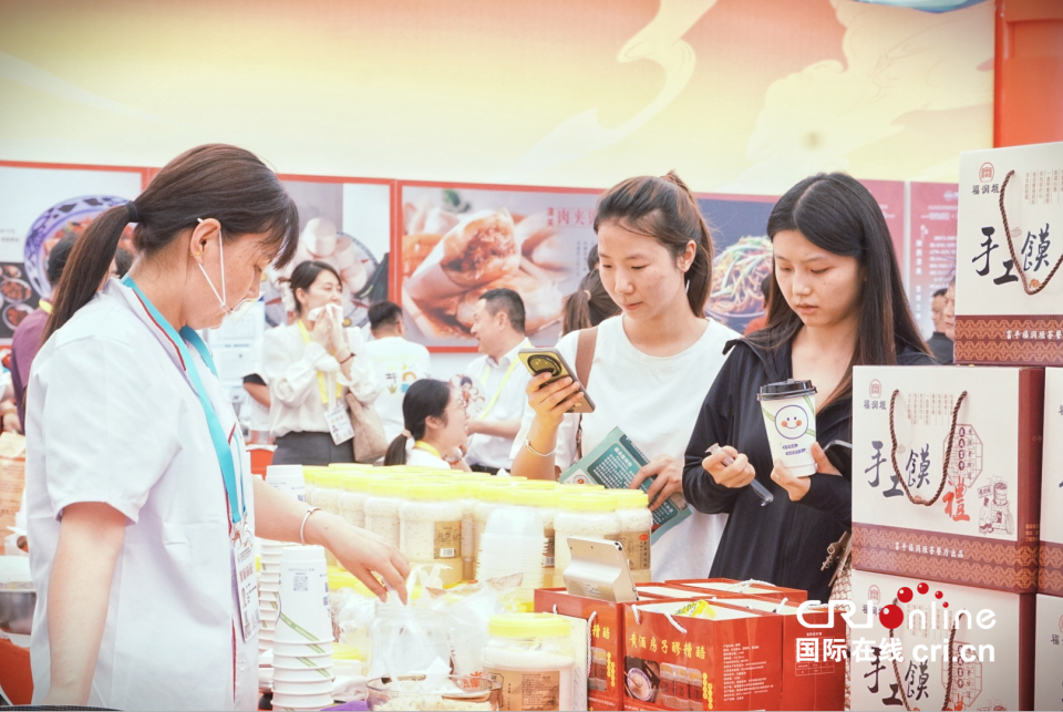 特色珍饈C位出道 第九屆絲博會渭南美食圈粉外國客商_fororder_圖片2