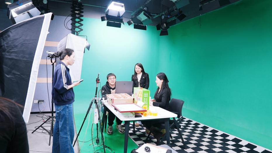 延安黃陵:青春力量紮根鄉土 共繪鄉村振興新篇_fororder_1·5