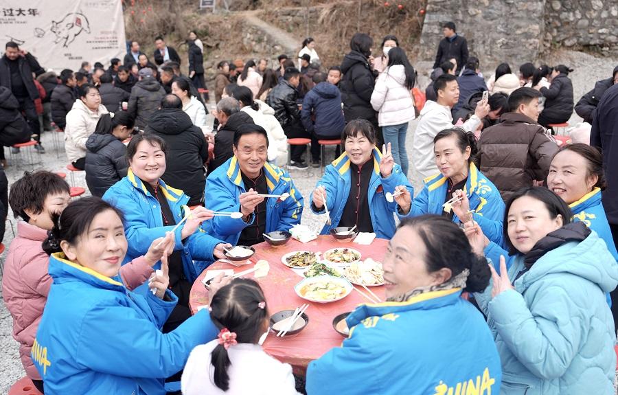 攢著鄉愁裹著煙火的新春盛宴 在寧陜縣漁灣村熱鬧上演_fororder_微信圖片_20260209112037_1192_356