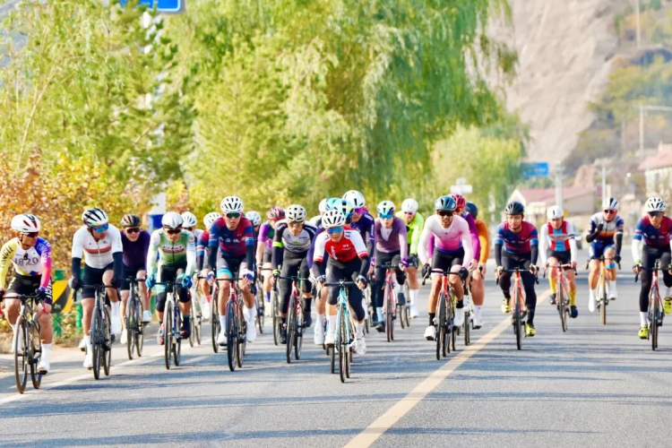 中國·榆林第四屆沿黃觀光路國際自行車賽在吳堡收官_fororder_圖片1