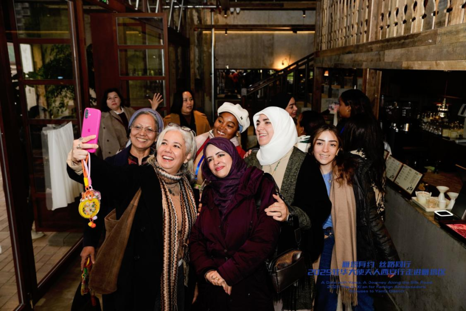 西安市雁塔區:大使夫人在“慢時光”裏邂逅城市更新的“中國方案”_fororder_C