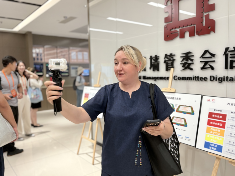外籍網紅博主“走進”唐代壁畫 西安文遺數字化讓歷史“可觸可感可對話”