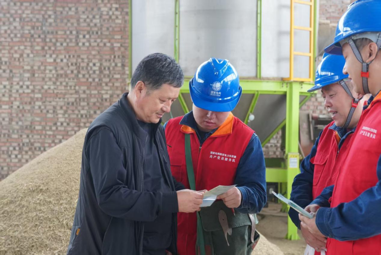 國網西安市長安區供電公司:助力水稻收割 “電”亮稻田豐收路_fororder_圖片4