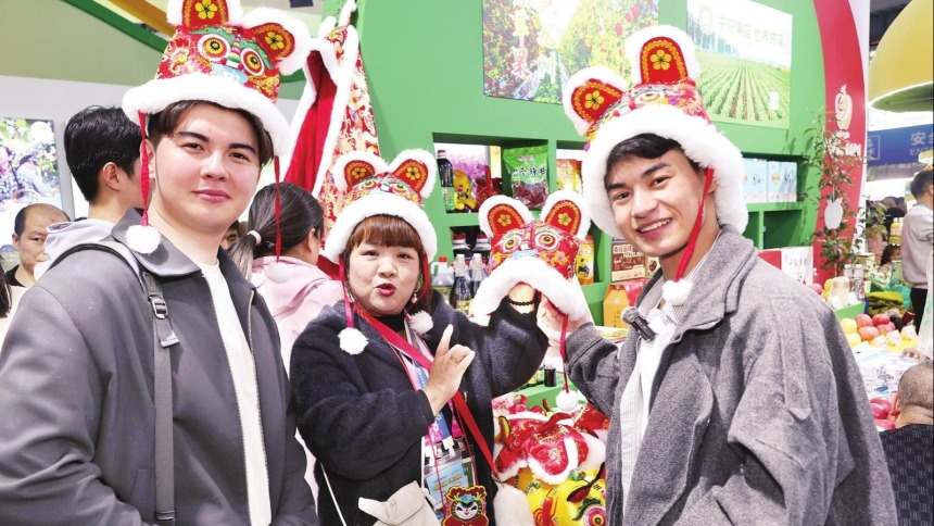 留學生逛農高會