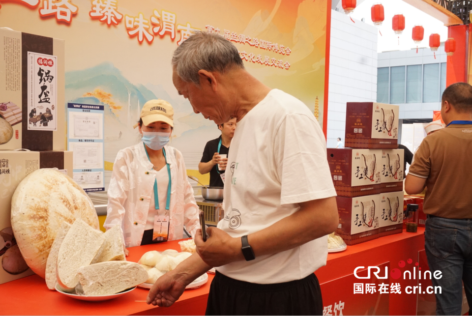 特色珍饈C位出道 第九屆絲博會渭南美食圈粉外國客商_fororder_圖片6