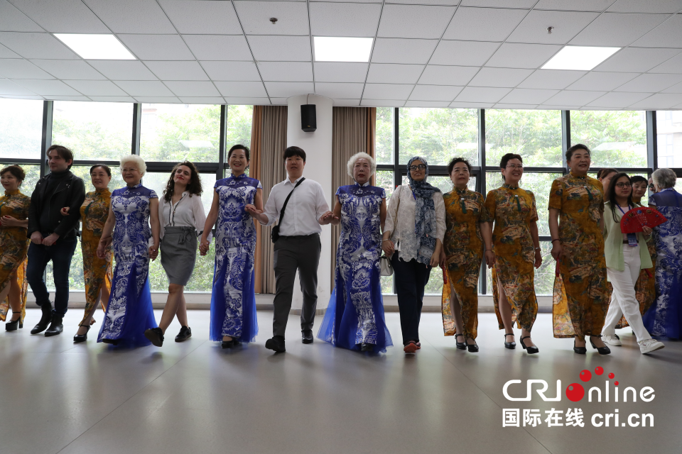 【外籍專家西安行㉙】“嵌入式服務”如何贏得民心？10國外籍專家在西安未央社區找答案_fororder_圖片62_副本