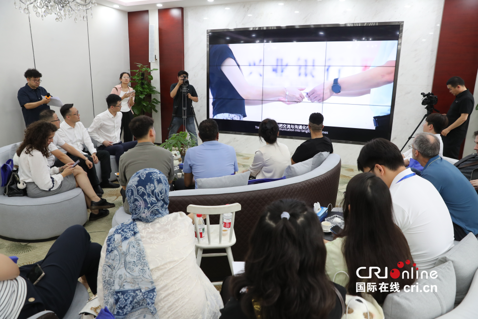 【外籍專家西安行㉛】外籍專家探訪興業銀行西安分行 感知中國金融服務的智慧與溫度_fororder_圖片84_副本