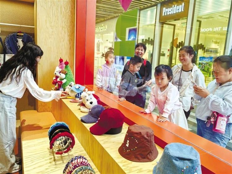 西安：首發經濟“引燃”消費熱力_fororder_微信圖片_20250508084404